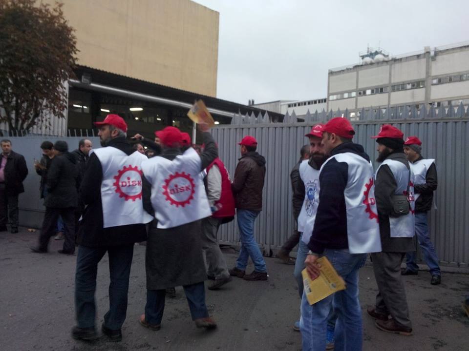 ÜLKER DE DİRENİŞ GÜÇLENEREK SÜRÜYOR