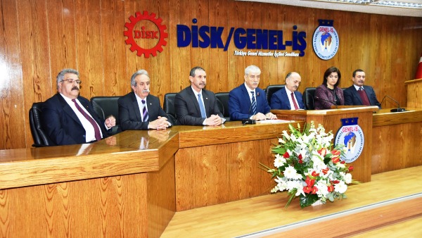 Çalışma ve Sosyal Güvenlik Bakanı Müezzinoğlu DİSK’i ziyaret etti